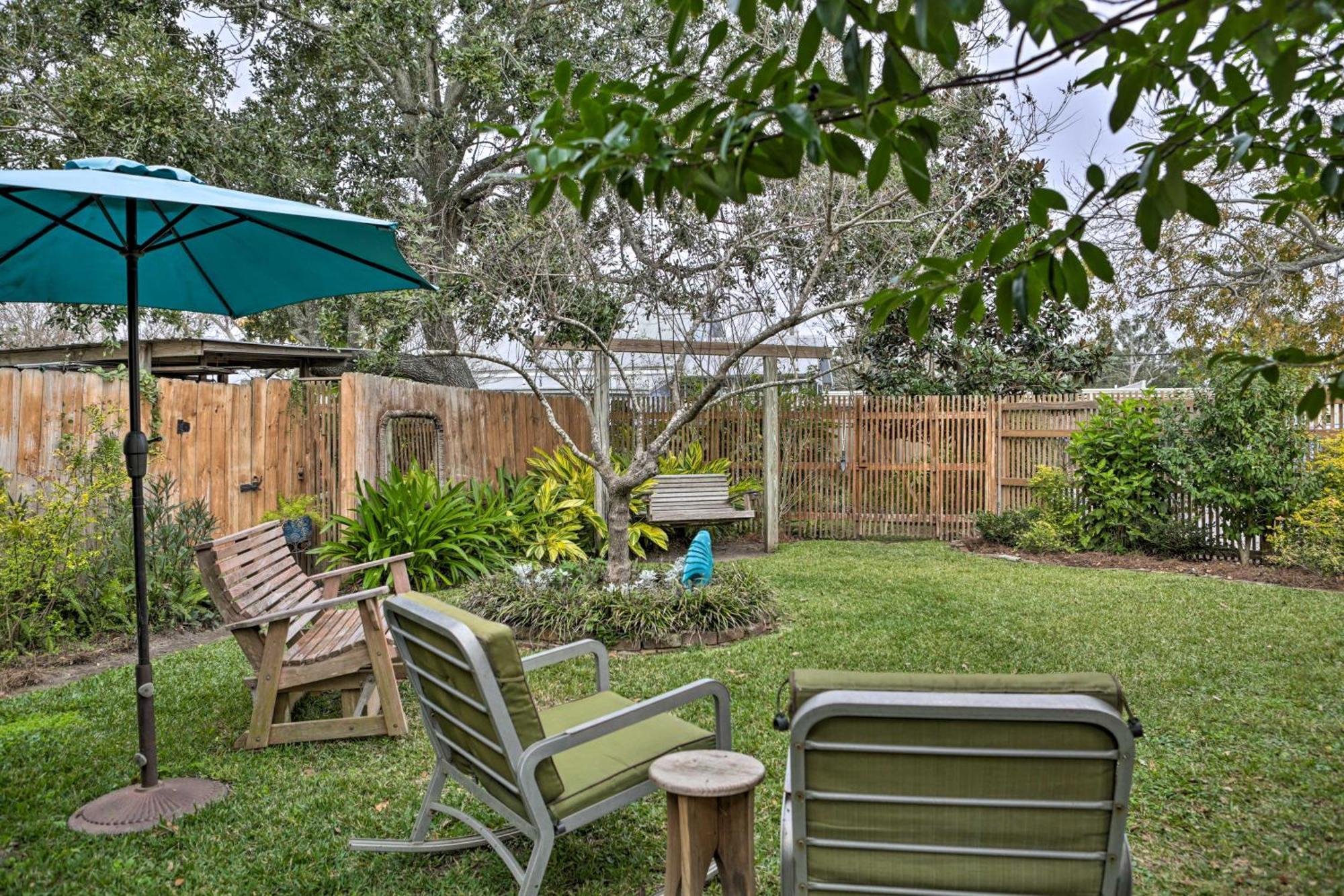 Walk To Beach From Chic Old Town Apartment With Yard Bay St. Louis Eksteriør billede